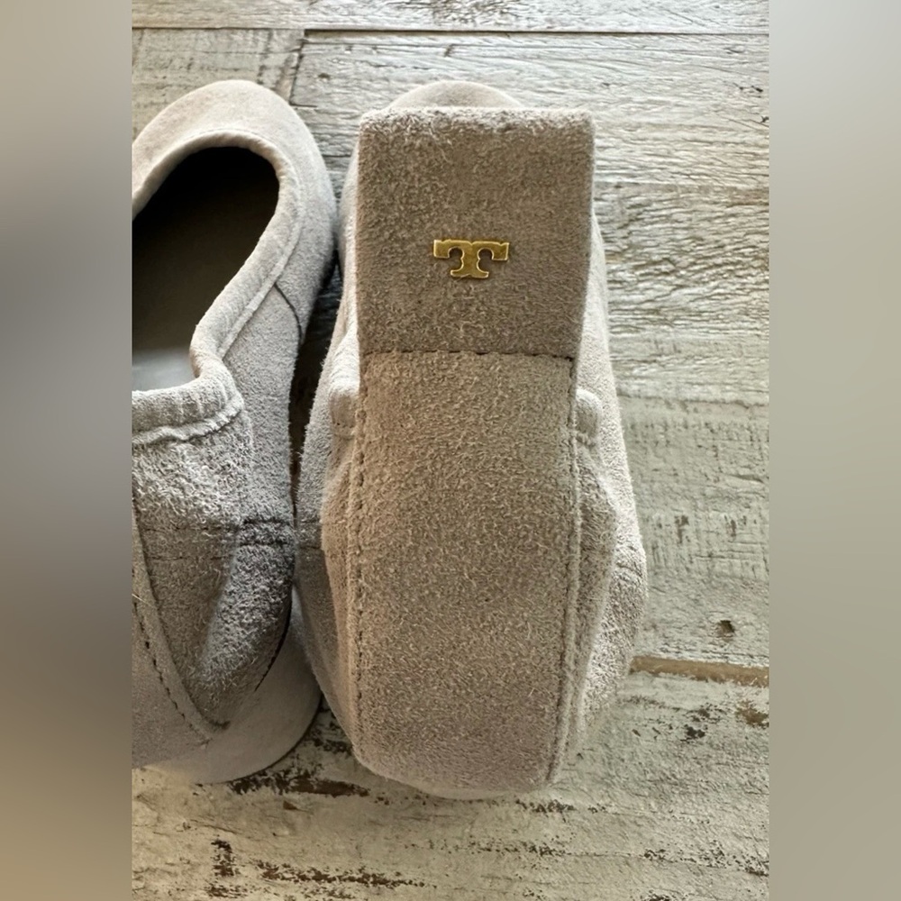 Tory Burch Therese 65MM Suede Pumps in Dust Storm Size US 5.5 $288 EUC - Picture 8 of 11